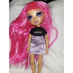 Rainbow High Avery Styles articulating neck Doll with Extra Wig and Outfit